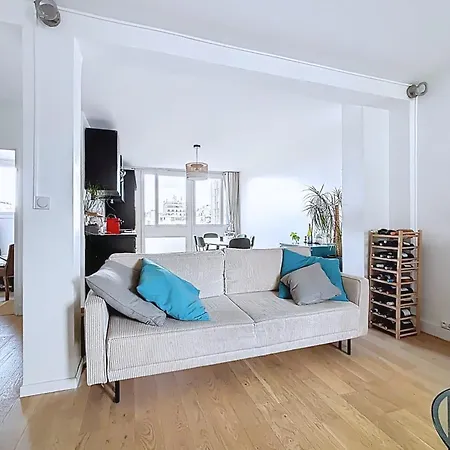 Elegant 2-room Close To Pere-lachaise Apartment